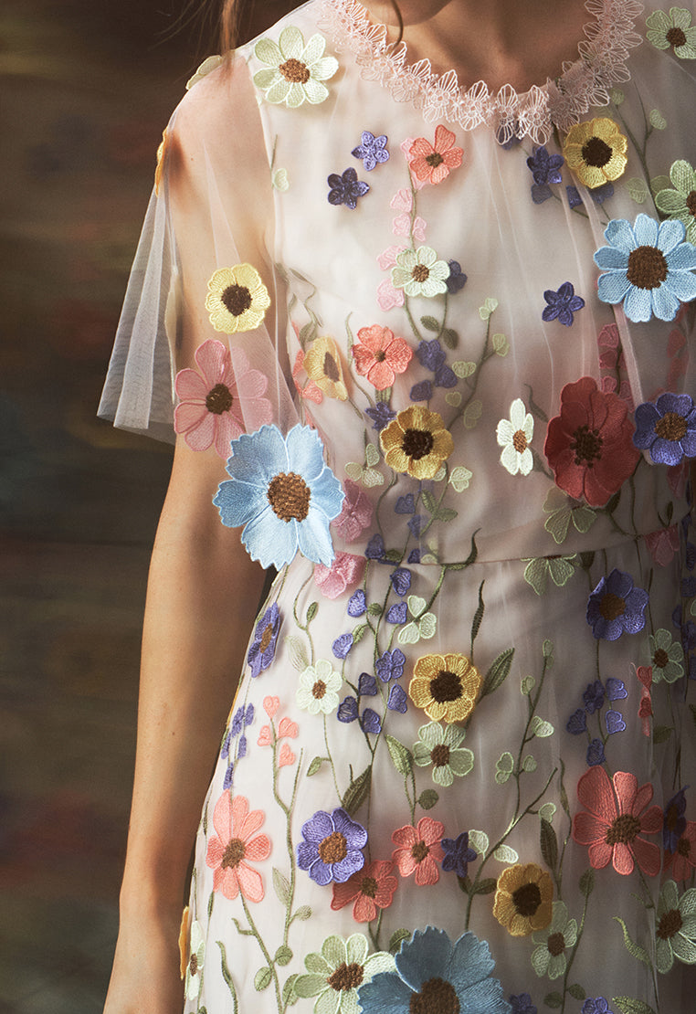 Flower-Embroidered Light Pink Gown MOISELLE Flower-Embroidered Light Pink Gown MOISELLE