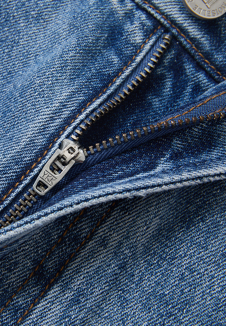 Frayed Side Seam Straight-leg Washed Jeans