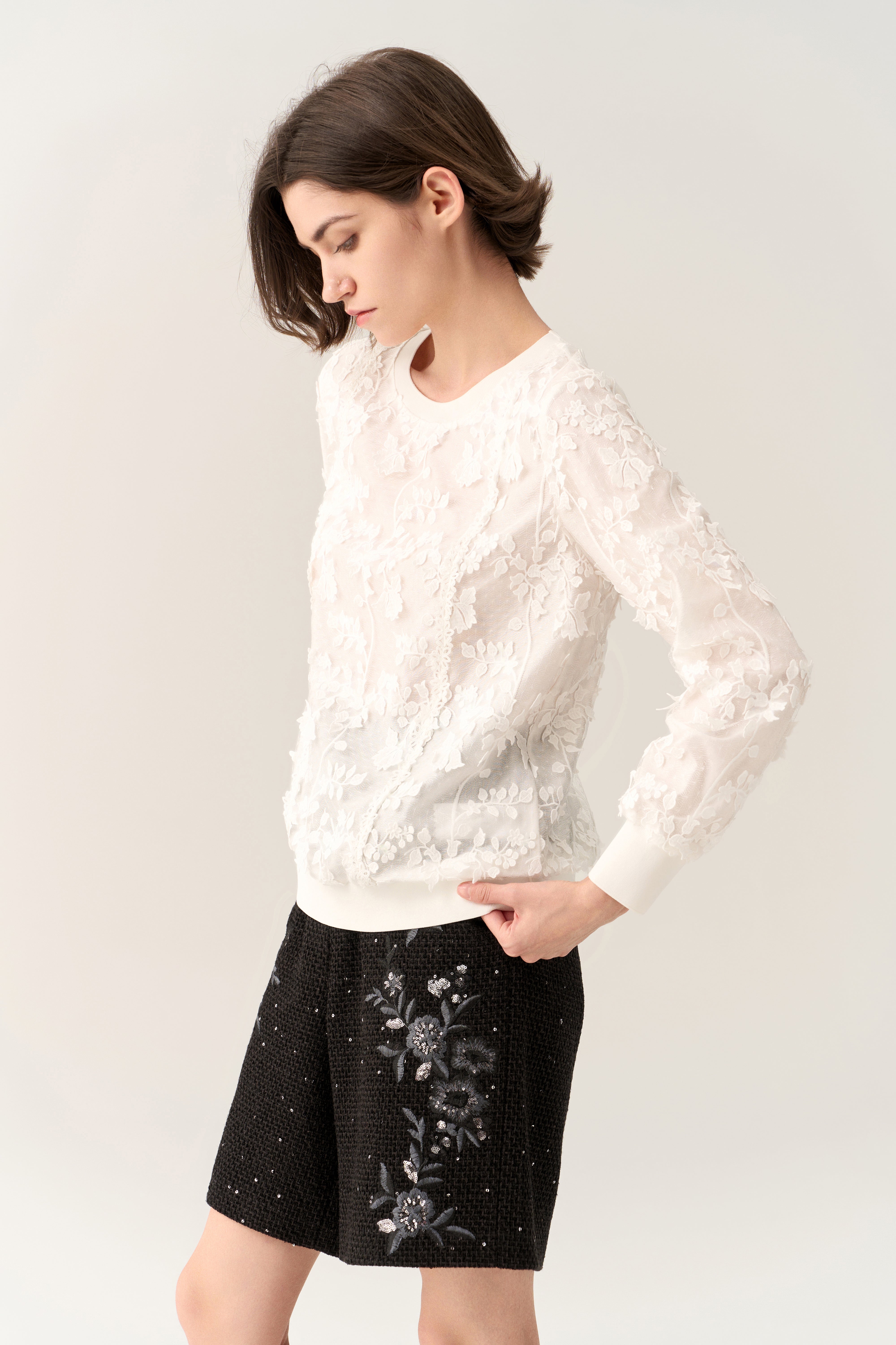 Lace 3D Flower Ribbed-hem Shirt