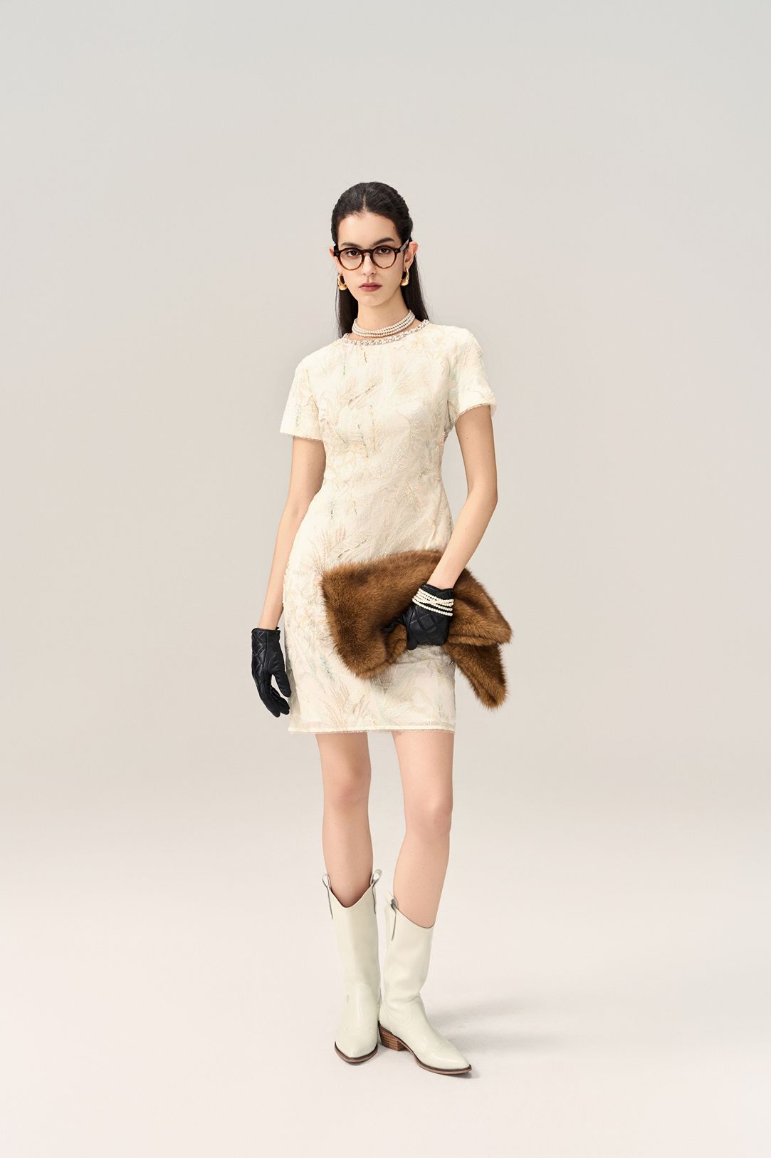 Embellished Floral-embroidery Cheongsam