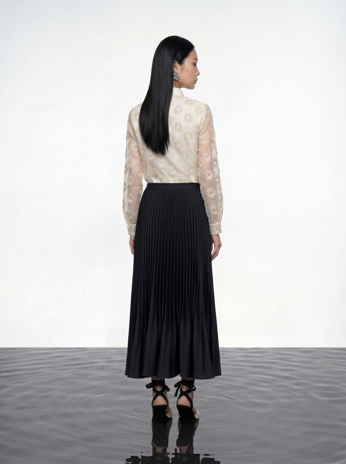 Ivory Daisy Embroidered Blouse