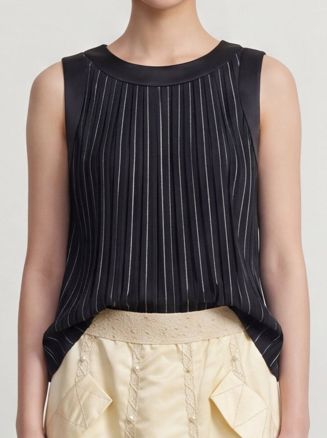 Éclat Moderne Pleated Top
