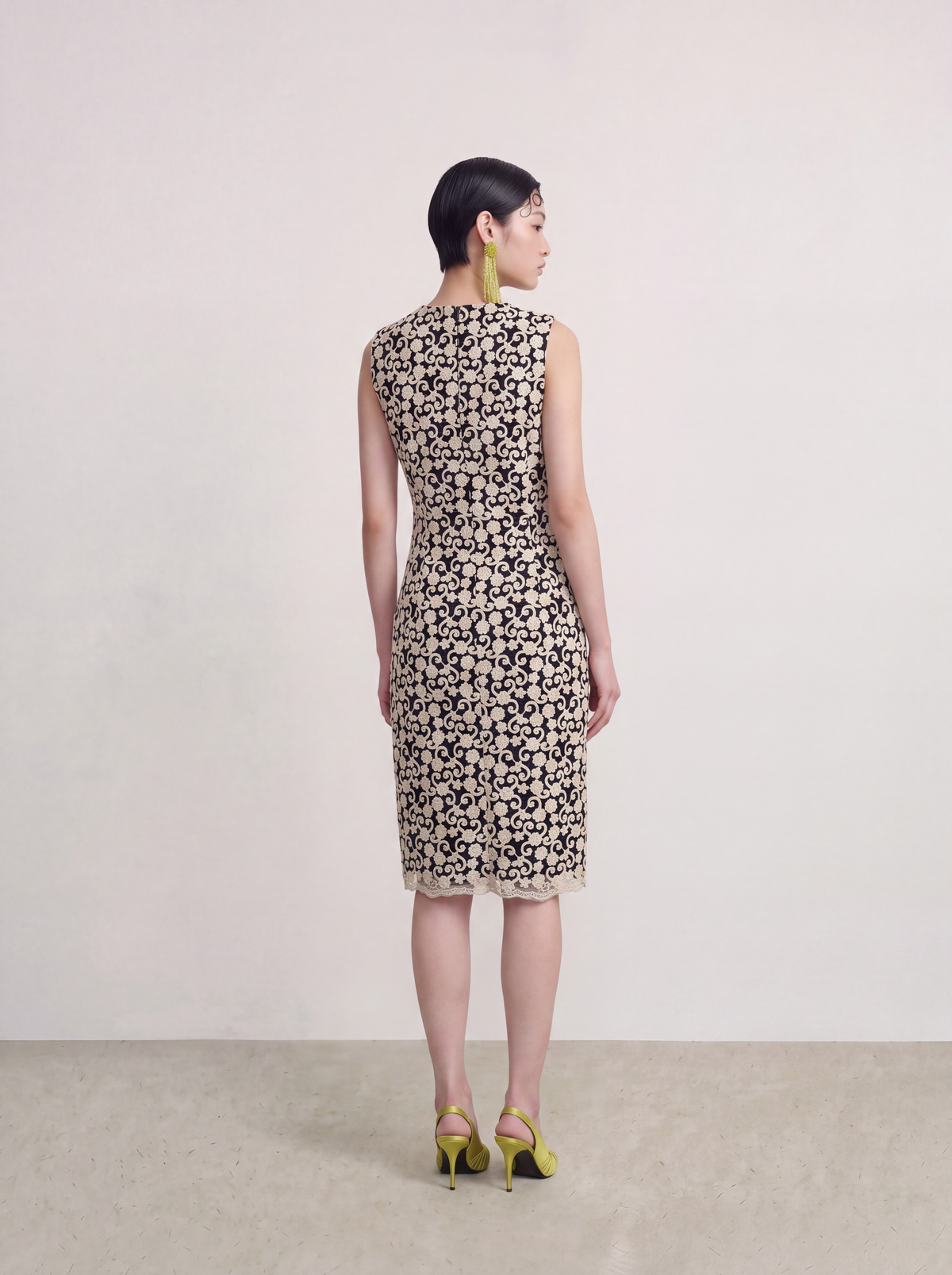 Noir Dentelle Ivoire Arabesque Dress