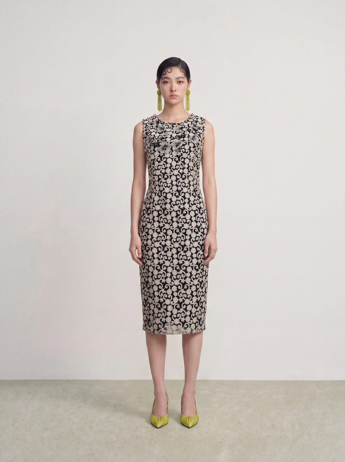 Noir Dentelle Ivoire Arabesque Dress