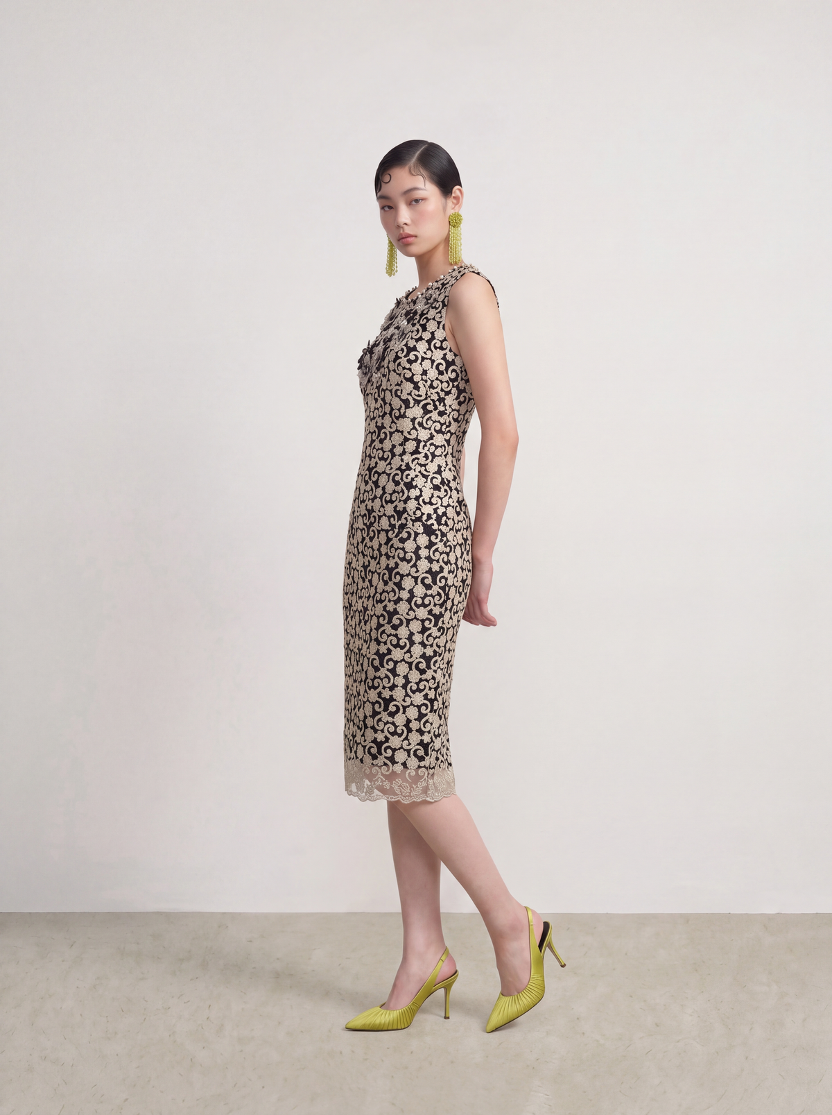 Noir Dentelle Ivoire Arabesque Dress