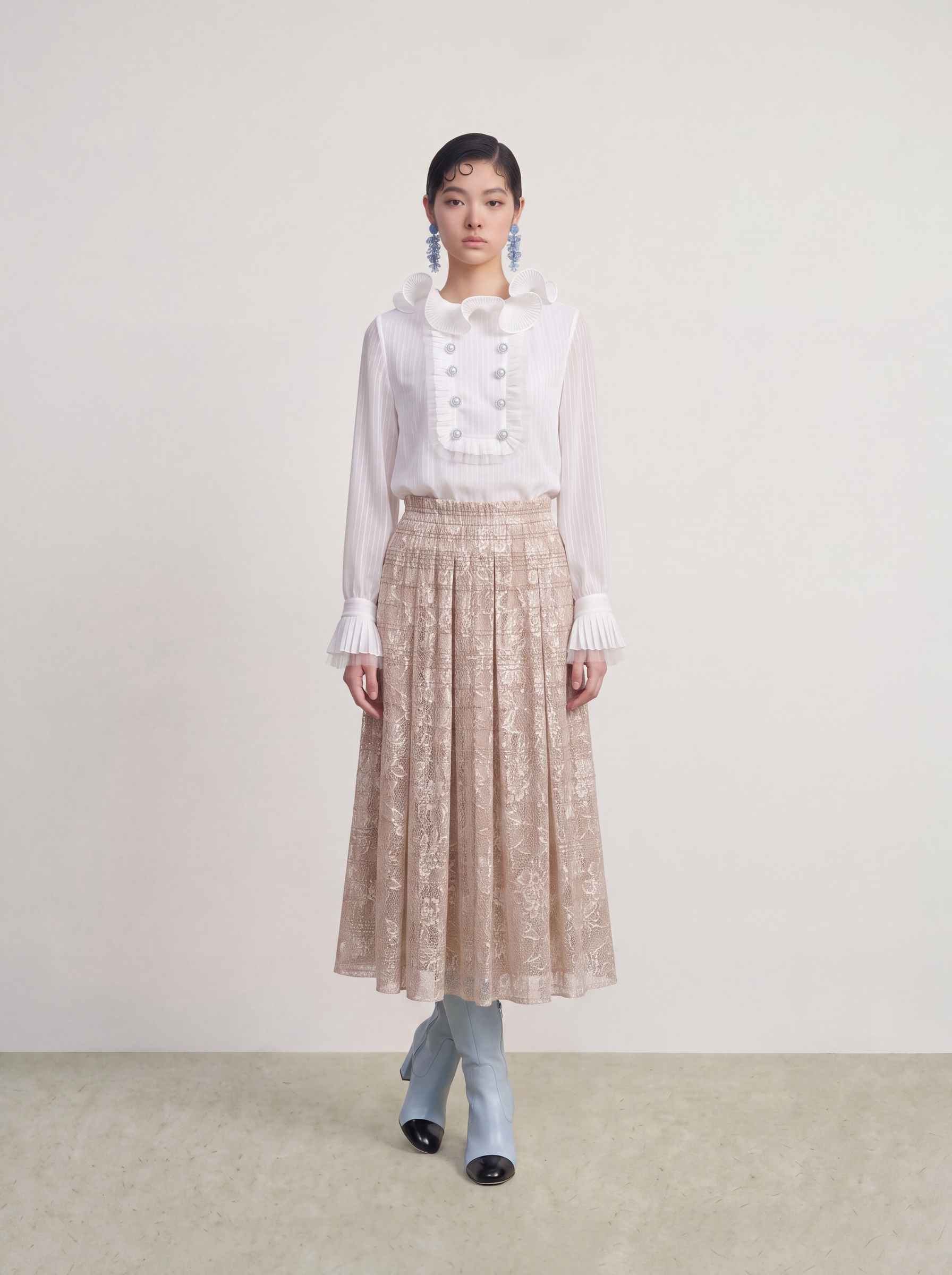 Blanc Plissé Élégance Blouse