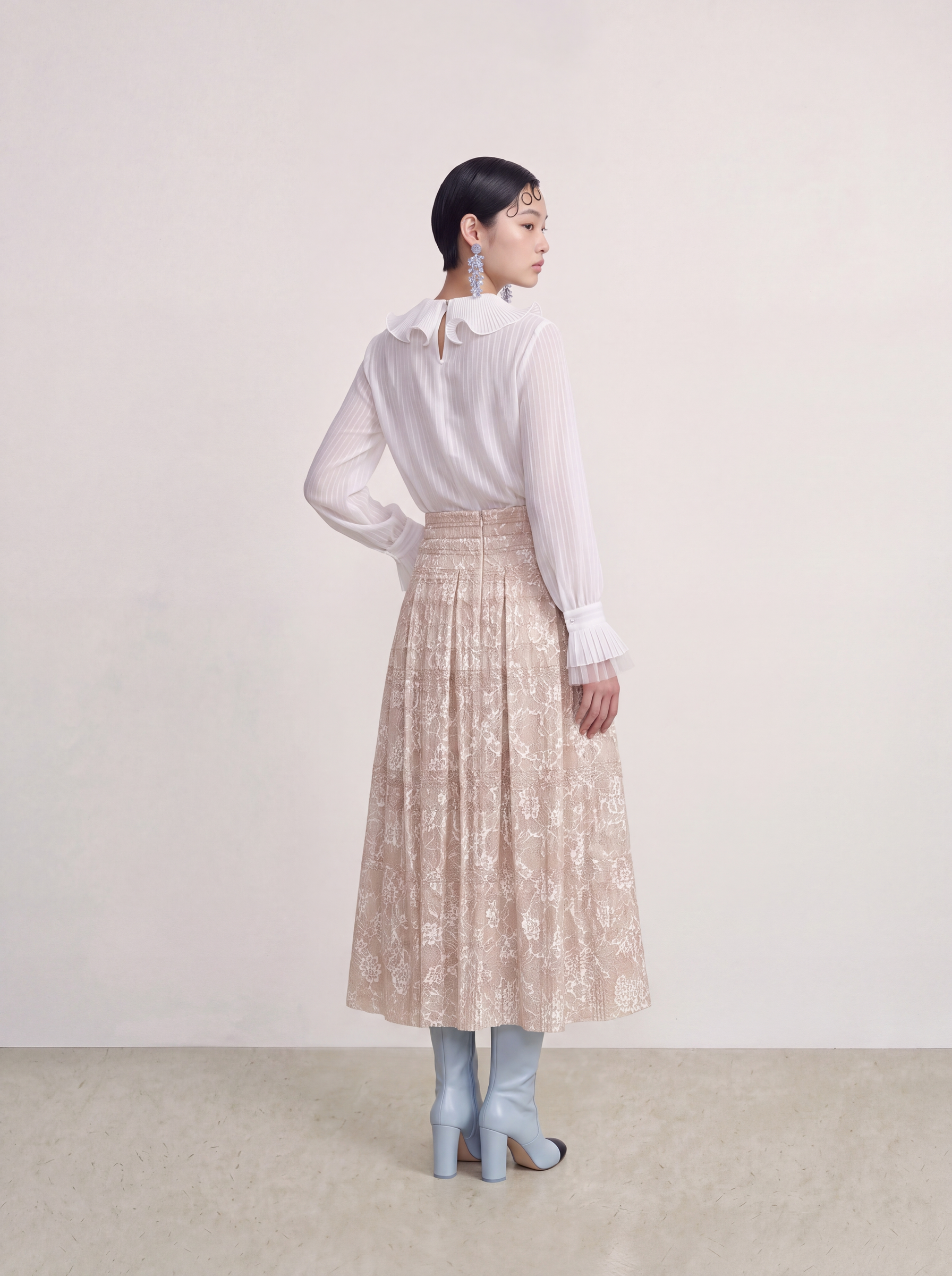Blanc Plissé Élégance Blouse