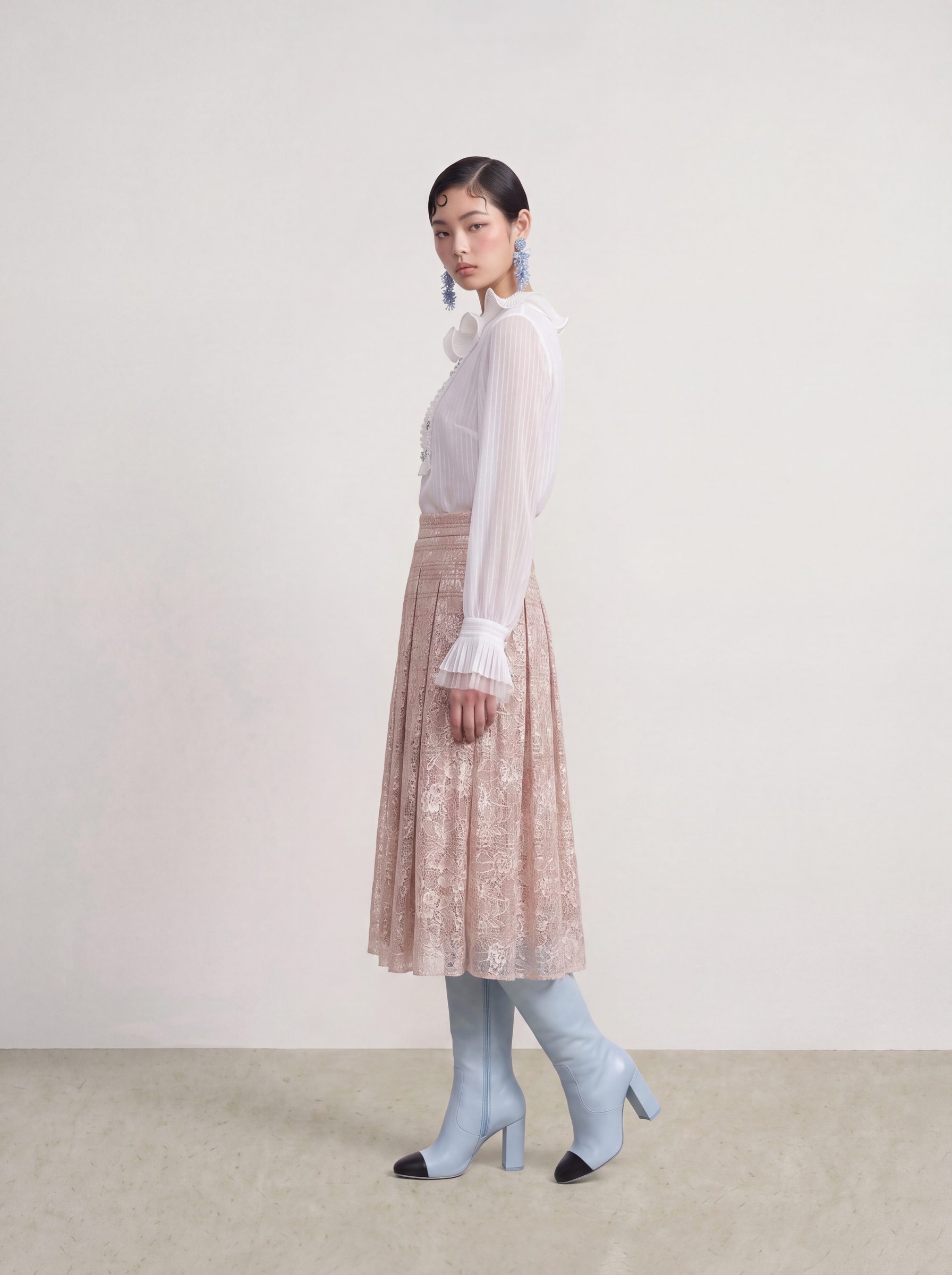 Blanc Plissé Élégance Blouse