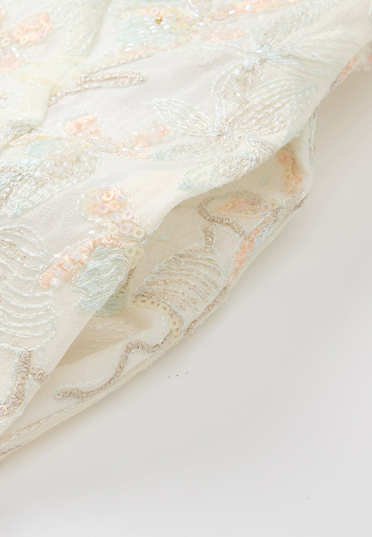 Embellished Floral-embroidery Cheongsam