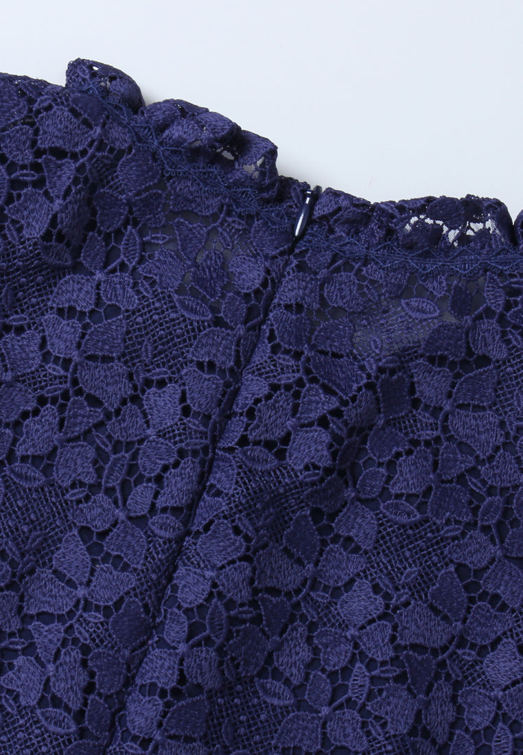 Robe en Dentelle Bleu Nuit à Boutons