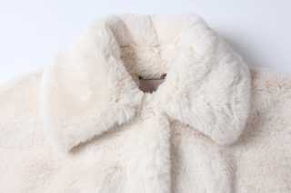 Snowflake Crème Fur Cape