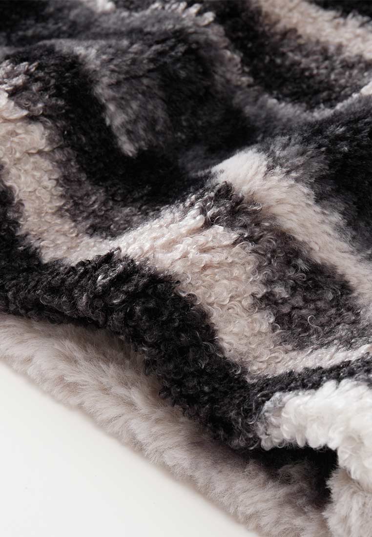 Black Plaid Wool Long Cape - MOISELLE
