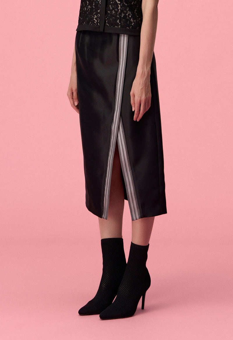 Stripe Detail Slit Black Skirt - MOISELLE